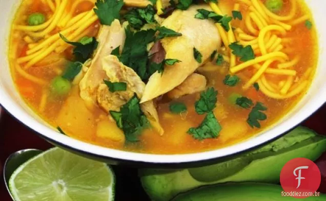 Sopa de macarrão de frango (Sopa de Pollo y Pasta)