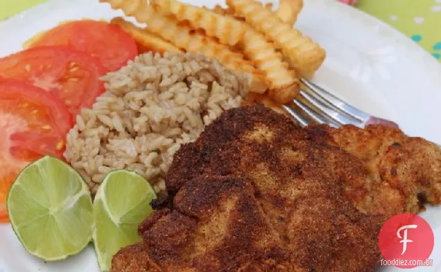 Costeletas de porco à milanesa colombianas (Chuleta Valluna o Lomo de Cerdo Apanado)