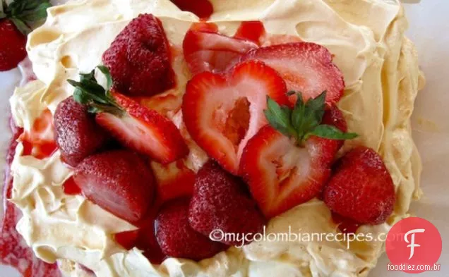 Merengón de Frescas (sobremesa Colombiana de merengue de morango)