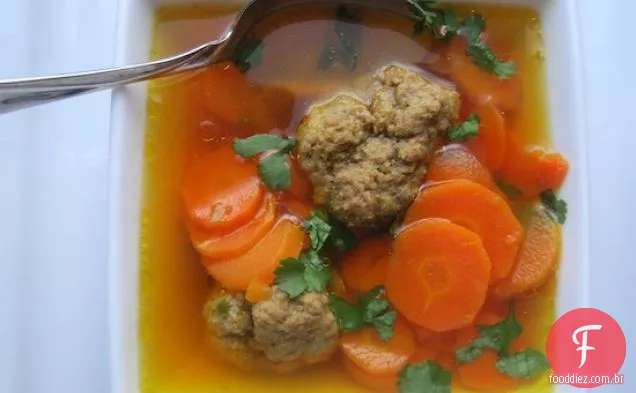 Sopa de cenoura e almôndegas (Sopa de zanahoria y Albondigas)