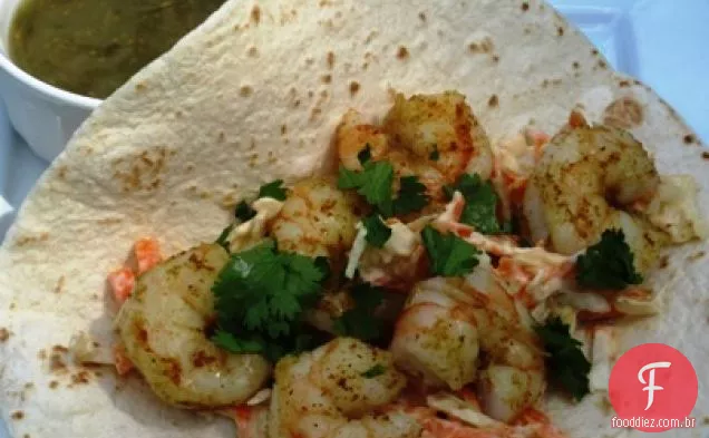 Tacos de camarão com Chipotle Slaw