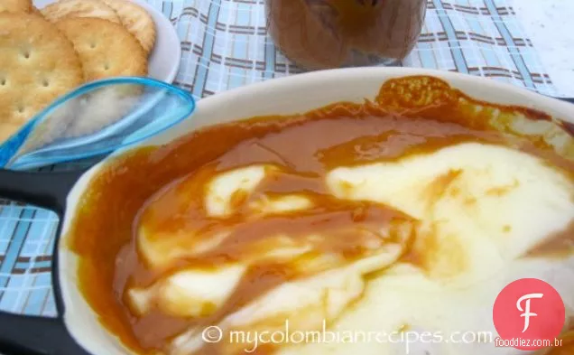 Dip de Arequipe con Queso (Dulce De Leche e Cheese Dip)