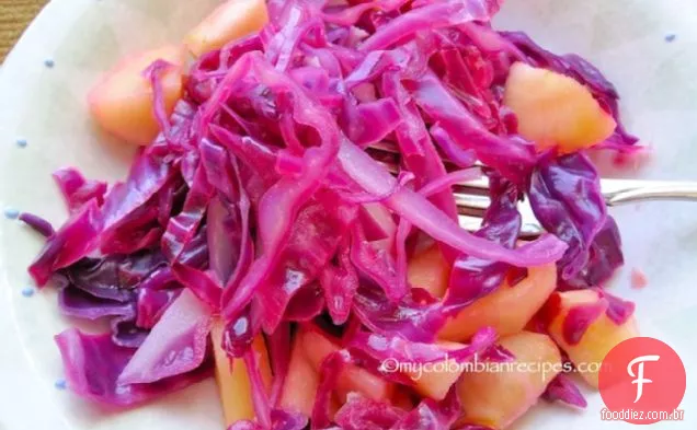 Ensalada de Repollo Morado y Manzana (repolho roxo e salada de maçã)