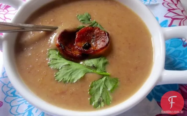 Crema de Frisoles con chouriço (Sopa De Feijão Vermelho com chouriço)