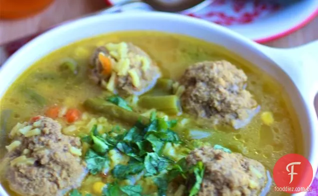 Sopa de Almôndega e arroz (Sopa de Arroz com Albóndigas)