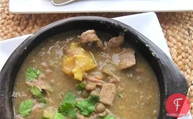 Sancocho O Sopa de Guandú (sopa Colombiana de ervilhas)