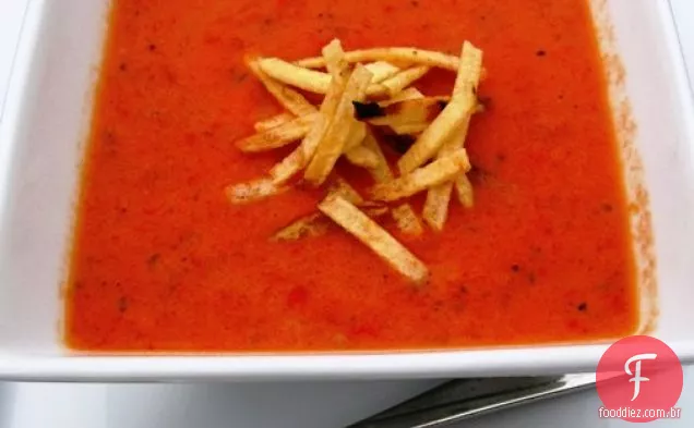 Sopa de tomate e pimenta assada (Sopa de Tomate y Pimentón)