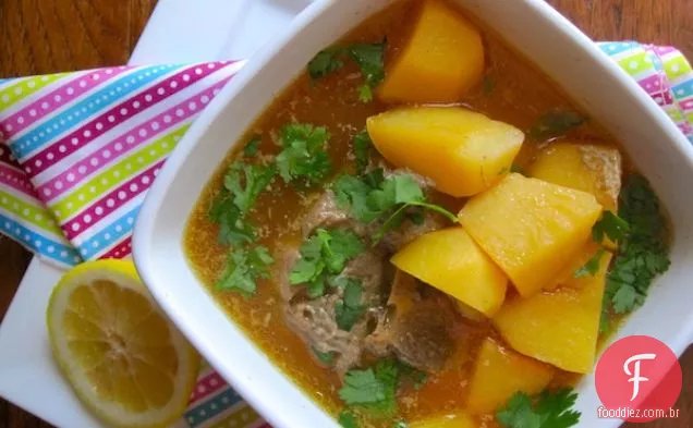 Caldo de Papas con Espinazo (sopa Colombiana de batata-porco)