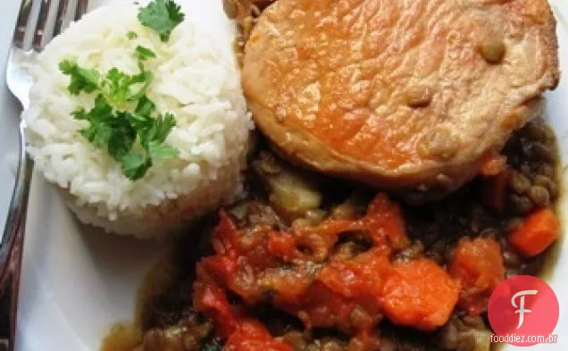 Lentilhas e ensopado de porco (Lentejas Estofadas con Cerdo)
