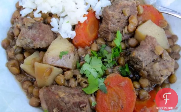 Lentilhas e ensopado de carne (Estofado de Lentejas con carne)