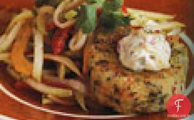 Bolos De Camarão E Batata Doce Com Molho Chaote Slaw E Chipotle