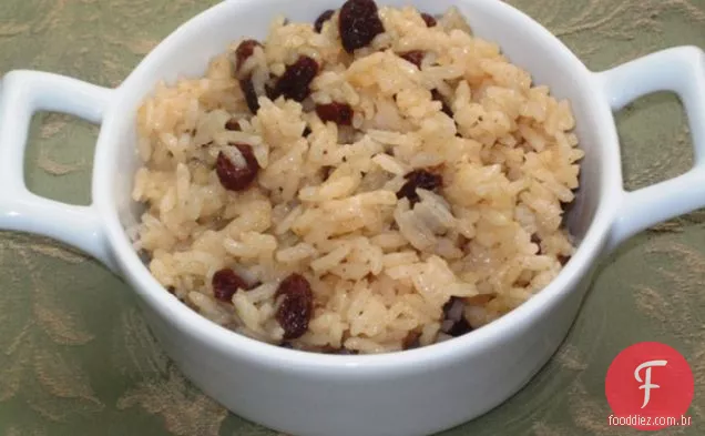 Arroz com coco e passas (Arroz con Coco y Pasas)