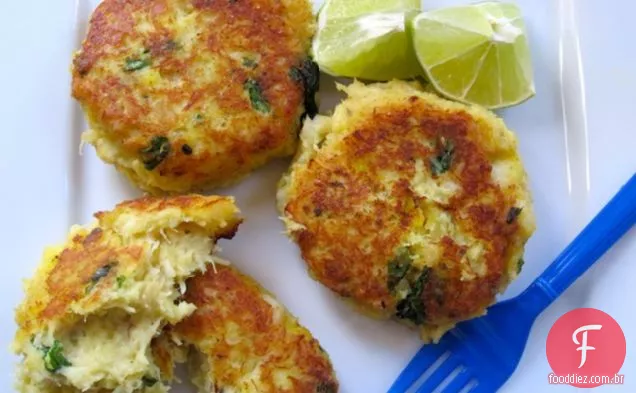 Peixe de bacalhau e bolos de Yuca