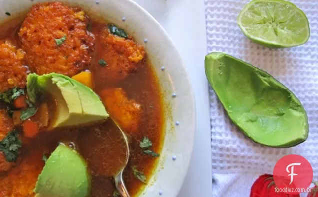 Sopa de Orejas (sopa Colombiana de bolinhos de arroz)