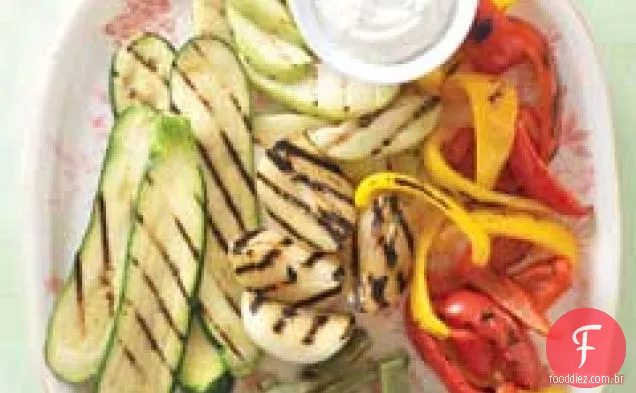 Legumes grelhados picantes com alho assado e molho JalapeÃ±o
