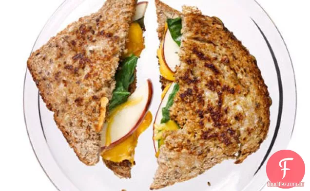 Cheddar grelhado com maçãs