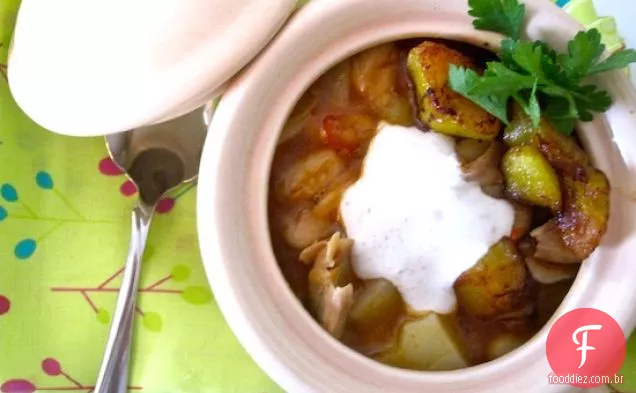 Cazuela de Pollo y Frijoles Blancos (Caçarola De Feijão Branco e frango)