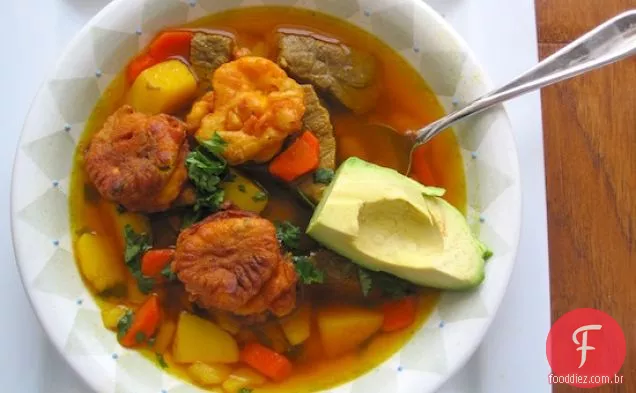 Sopa de Torrejas (sopa Colombiana de carne e bolinhos)