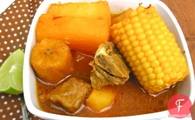 Sancocho de Cerdo (sopa de porco colombiana)