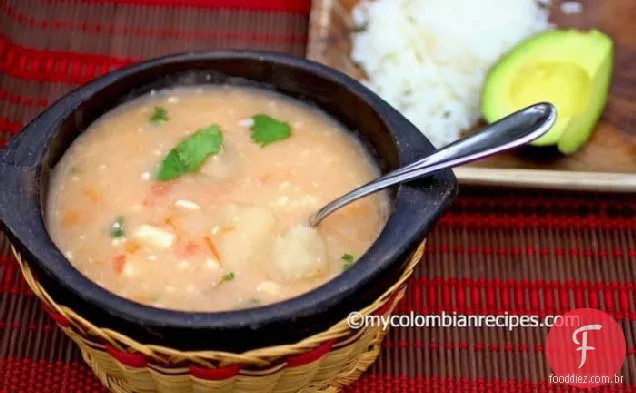 Mote de Queso (sopa Colombiana de queijo e inhame)