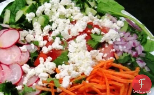 Salada de espinafre com vinagrete de coentro e limão