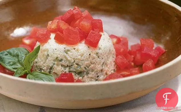 Creme de abobrinha com tomate e manjericão