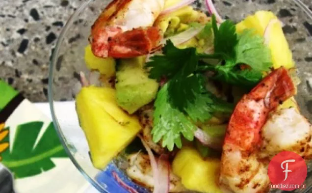 Coquetel de camarão, abacaxi e abacate (Cocktail de Camarones con Piña y Aguacate)