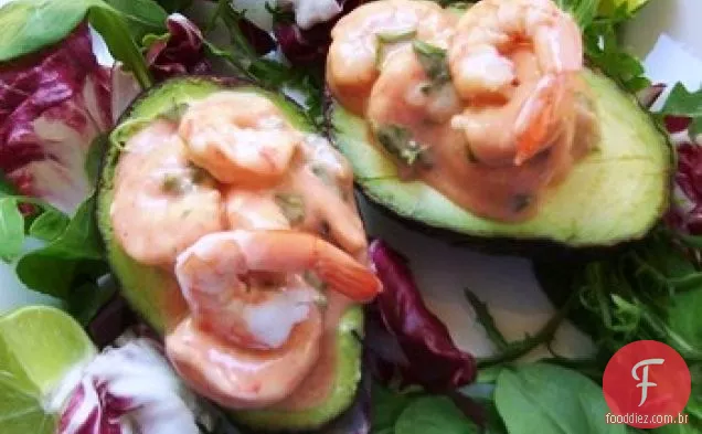 Abacate recheado com camarão (Aguacates Rellenos de Camarones)