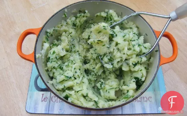 Rumbledethumps ou torta escocesa de batata e repolho