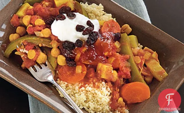 Legumes curry em cuscuz