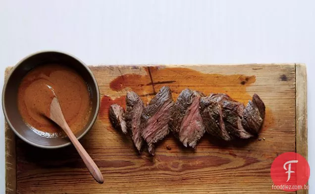 Molho de bife fácil com bife de cabide grelhado