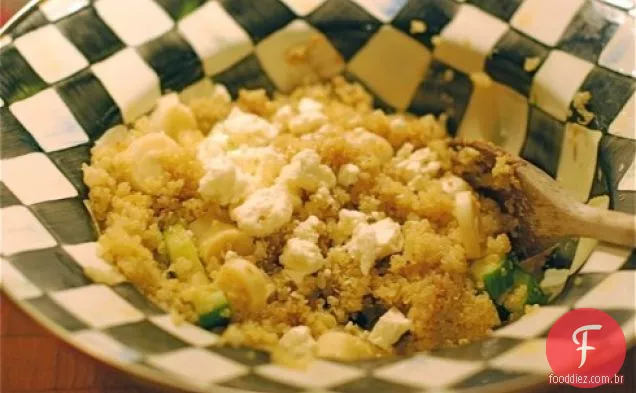 A Quinoa de Katie com corações de Palma, pepino e queijo Feta