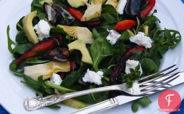 Alcachofra, Pimenta Vermelha E Salada De Queijo De Cabras