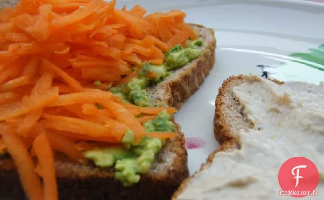 Sanduíches De Cenoura, Hummus E Abacate