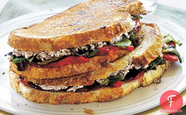 Queijo de cabra e pimenta assada Panini