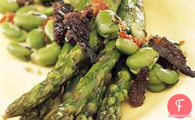 Espargos torrados com Favas e cogumelos frescos