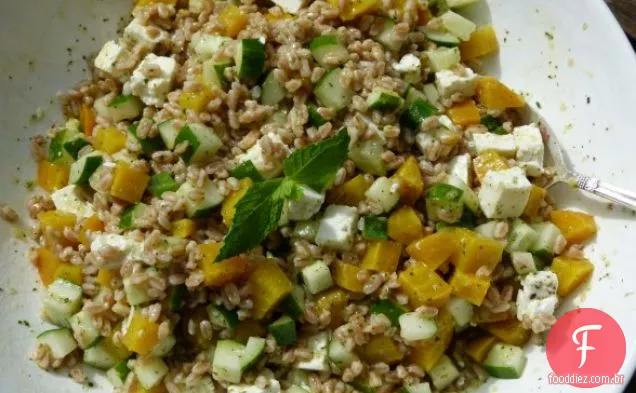 Farro Com Pepinos, Beterraba Dourada, Feta E Vinagrete De Hortelã