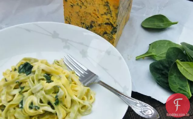 Fettuccine com Shropshire azul cremoso e espinafre