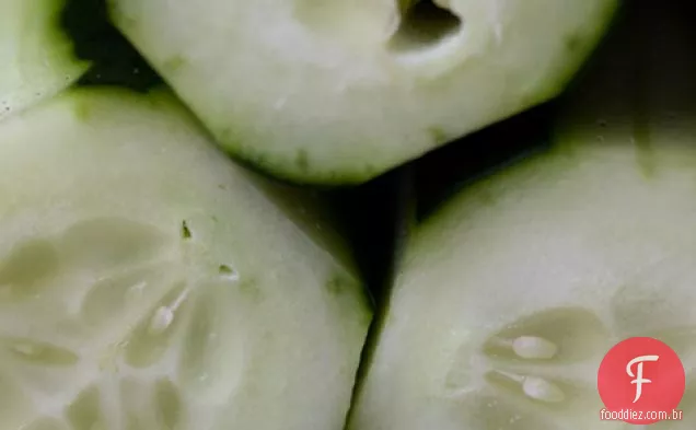 Salada De Amendoim Com Pepino