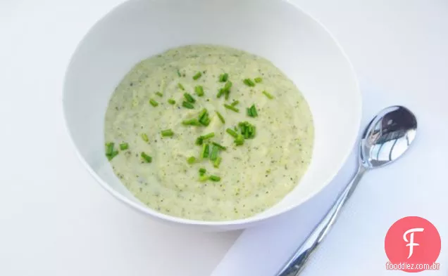Sopa de queijo couve-flor com brócolis