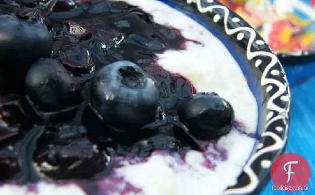 Pudim de arroz cremoso com uma compota de baga Boozy