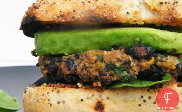 Cajun feijão preto temperado e hambúrgueres de Batata Doce