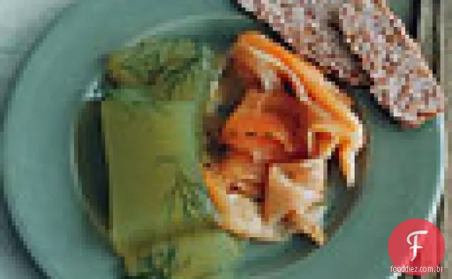 Gravlaks de carvão Ártico com geléia de pepino