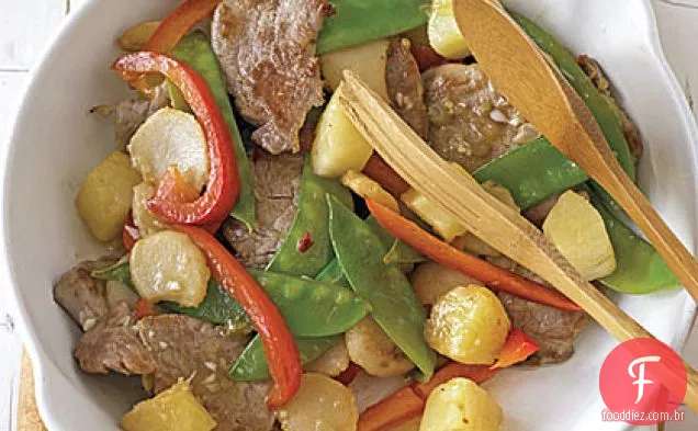 Carne de porco doce e picante com abacaxi
