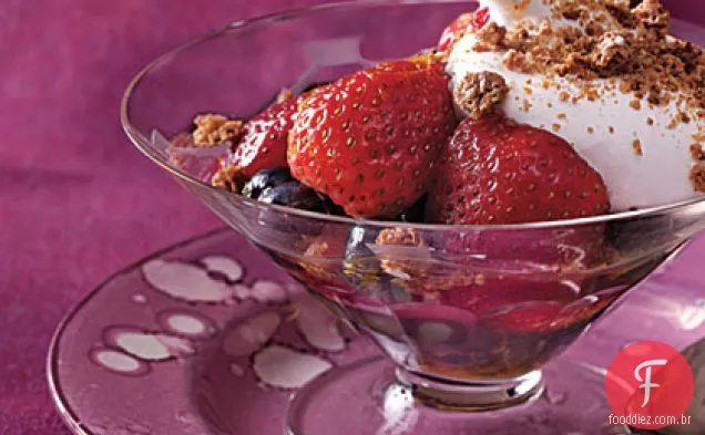 Bagas embebidas em champanhe com chantilly