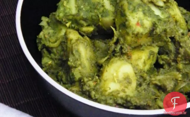 Saag Aloo (acompanhamento de espinafre e batata)