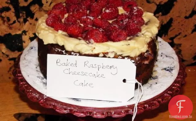 Bolo do Cheesecake da ondinha da framboesa para o clube clandestino do bolo