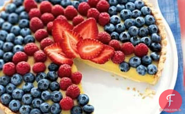Torta de creme balsâmico branco com cobertura de baga fresca
