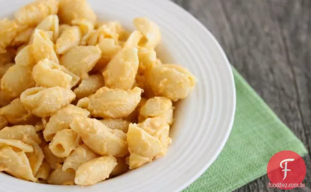 Macarrão cremoso com gordura reduzida e queijo
