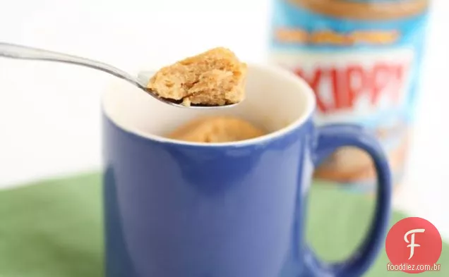 Bolo Sem Farinha Da Caneca Da Manteiga De Amendoim